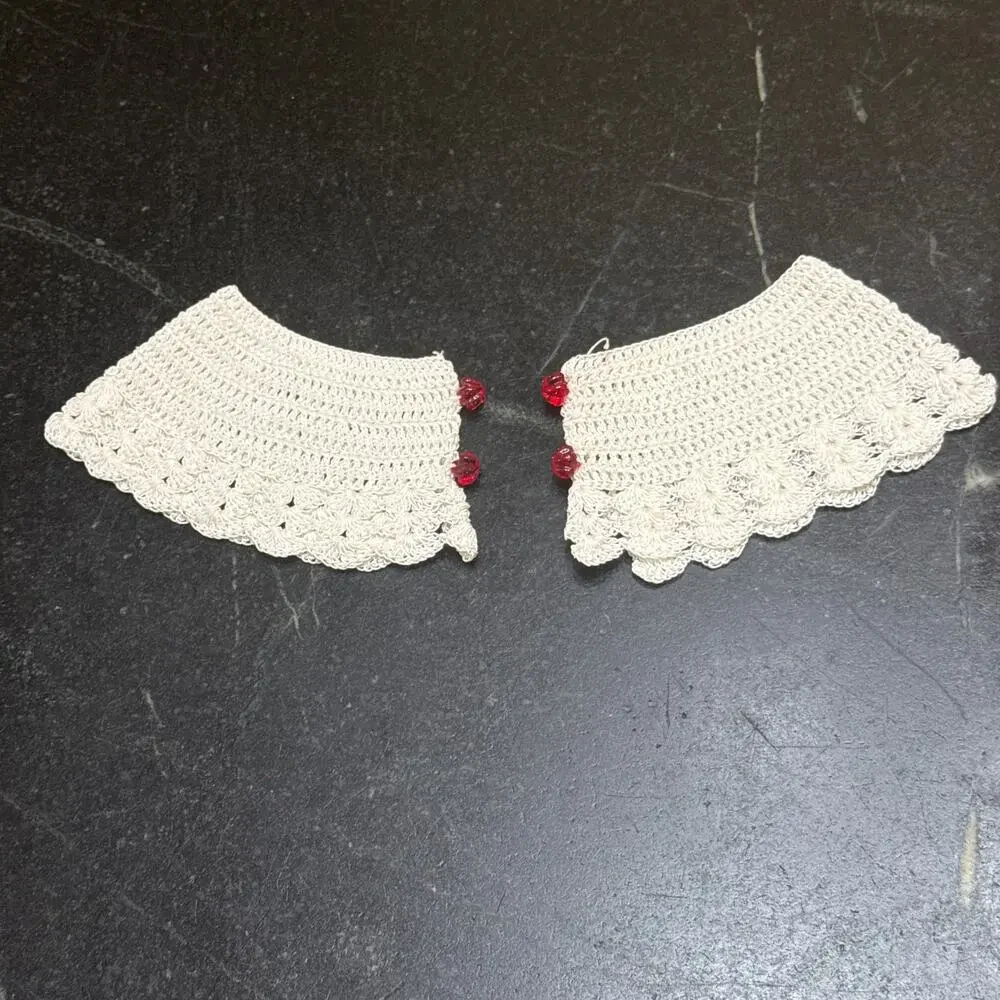 Vintage Handmade Crochet Fingerless Wrist Mitts White Scallop Red Flower Button